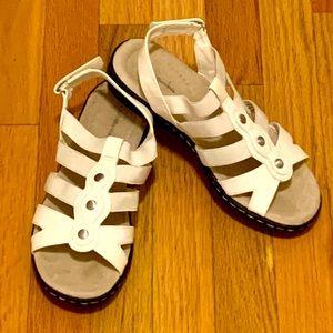Croft & Barrow White Velcro Strap Sandals